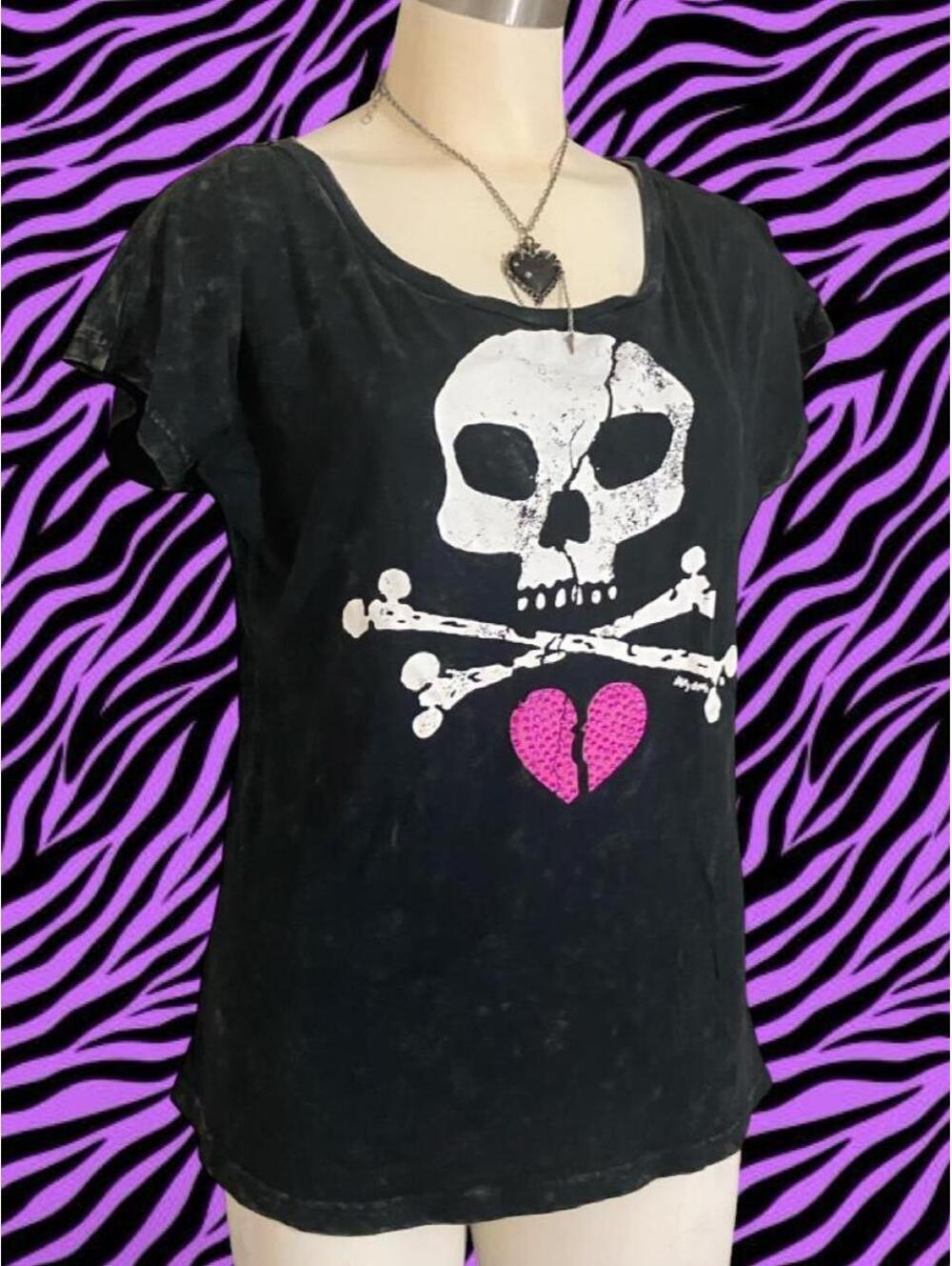 Abbey Dawn vintage y2k oversized tee with Black & white skull and crossbones